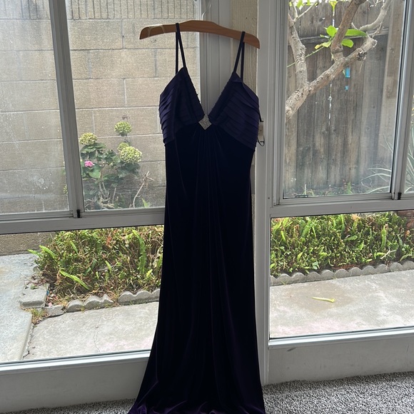 Tadashi size 12 purple, spaghetti strap dress made out of velvet and satin - Picture 4 of 4